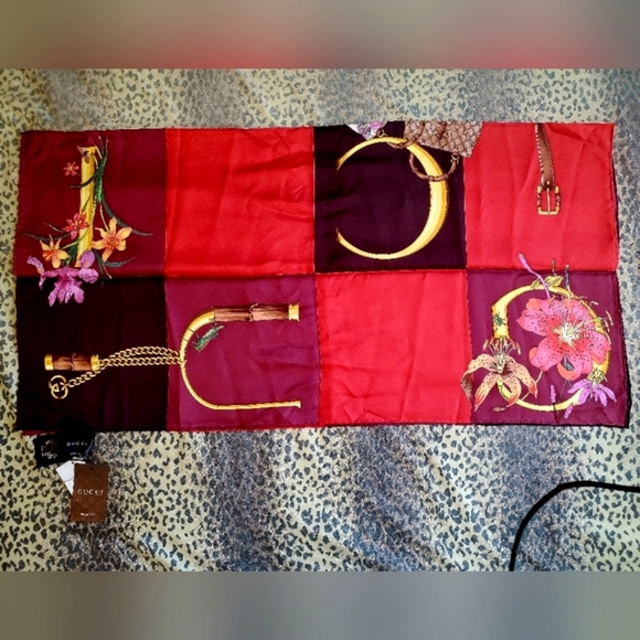 NWT Gucci Silk Scarf with box - Picture 9 of 13